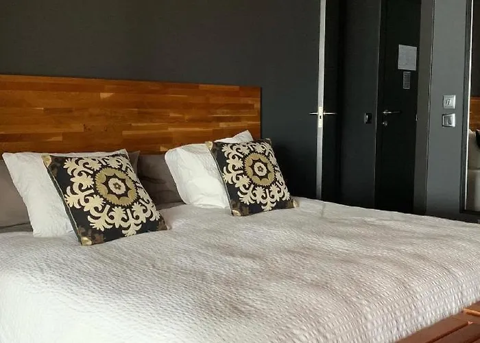 La Lagartija Adults Only 4*