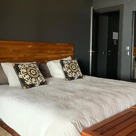 La Lagartija Adults Only 3*